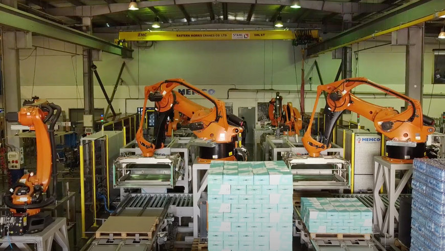 Hochstapeln mit Highspeed: KUKA Roboter palettieren Wasserflaschen